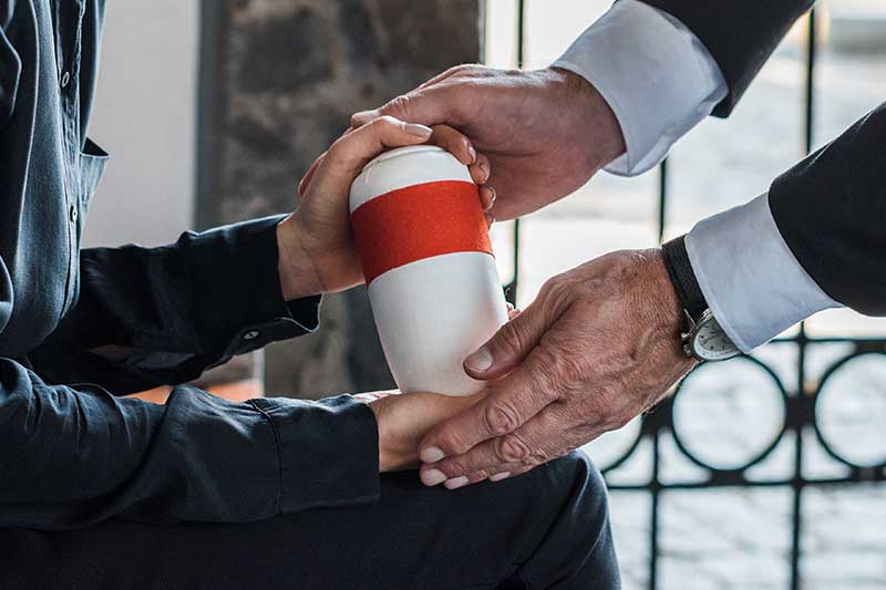 Cremação de ossos vira alternativa para não comprar terreno no cemitério